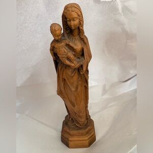 Carved wooden statue of the Madonna and Child Elegant Brown Wooden Sculpture